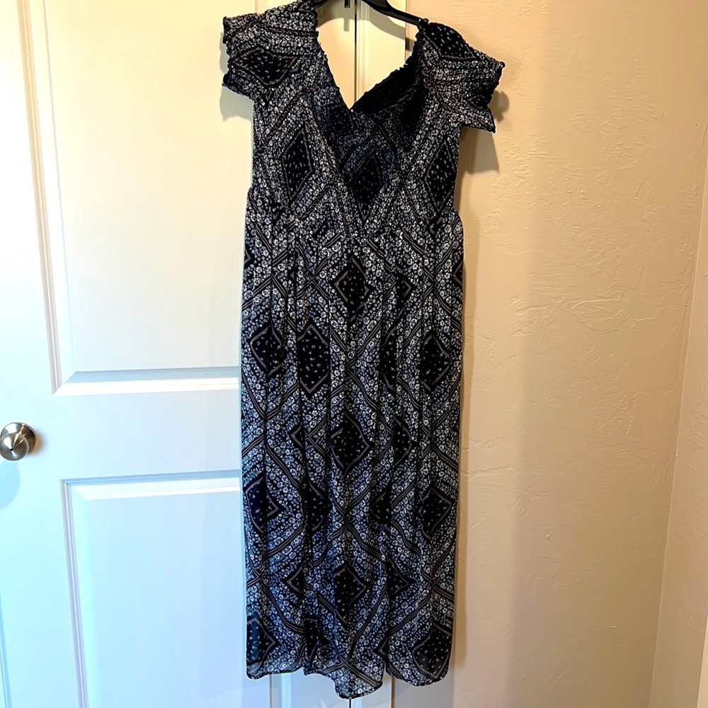 Called sleeved blue dress